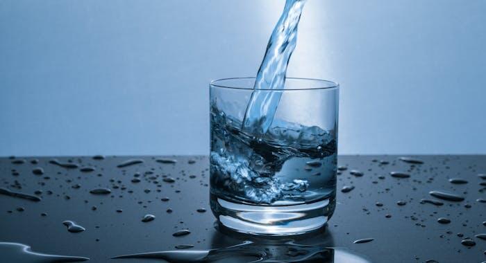 Acqua pura e cristallina